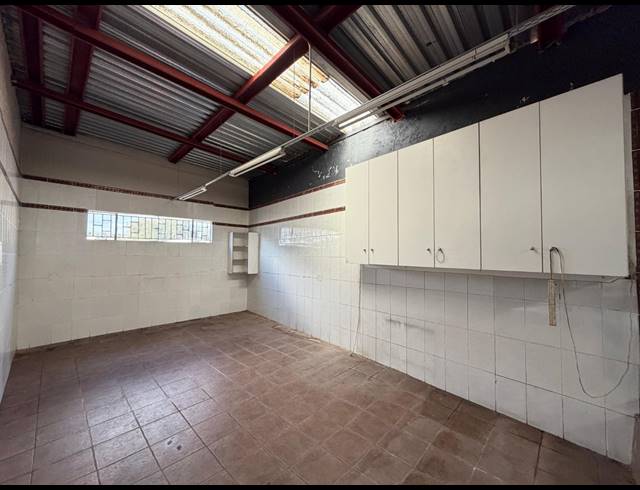 849M² WAREHOUSE TO LET IN CHLOORKOP